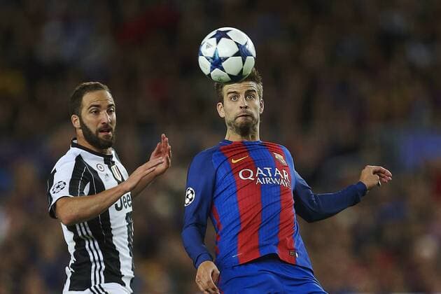FC Barcelona Barca s defender Gerard Pique (R) vies for the ball with Argentinian striker Gonzalo Higuain of Juventus during the UEFA Champions League quarter-final second leg match between FC Barcelona and Juventus at the Camp Nou stadium, in Barcelona, Catalonia, Spain, 19 April 2017. BARCELONA VS. JUVENTUS !ACHTUNG: NUR REDAKTIONELLE NUTZUNG!  Copyright: xAlejandroxGarciax BCN001 20170419-636282350245476225