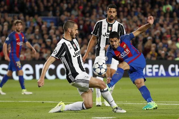 (L-R) Sergi Roberto of FC Barcelona Barca Leonardo Bonucci of Juventus FC, Sami Khedira of Juventus FC, Luis Suarez of FC Barcelonaduring the UEFA Champions League quarter final match between FC Barcelona and Juventus FC on April 19, 2017 at the Camp Nou stadium in Barcelona, Spain. FC Barcelona v Juventus FC UEFA Champions League 2016 2017 xVIxxIVx 7610172