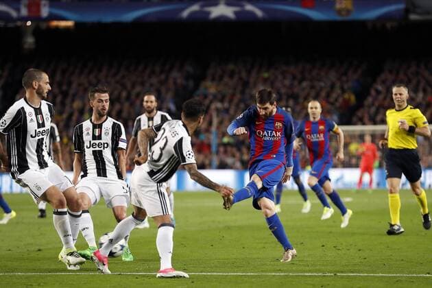 (L-R) Leonardo Bonucci of Juventus FC, Miralem Pjanic of Juventus FC, Dani Alves of Juventus FC, Lionel Messi of FC Barcelona Barca Andres Iniesta of FC Barcelona, referee Bjorn Kuipersduring the UEFA Champions League quarter final match between FC Barcelona and Juventus FC on April 19, 2017 at the Camp Nou stadium in Barcelona, Spain. FC Barcelona v Juventus FC UEFA Champions League 2016 2017 xVIxxIVx 7610176