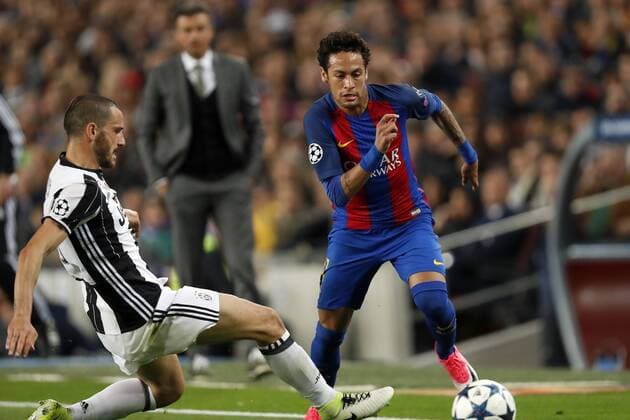 (L-R) Leonardo Bonucci of Juventus FC, Neymar of FC Barcelonaduring the UEFA Champions League quarter final match between FC Barcelona Barca and Juventus FC on April 19, 2017 at the Camp Nou stadium in Barcelona, Spain. FC Barcelona v Juventus FC UEFA Champions League 2016 2017 xVIxxIVx 7610180