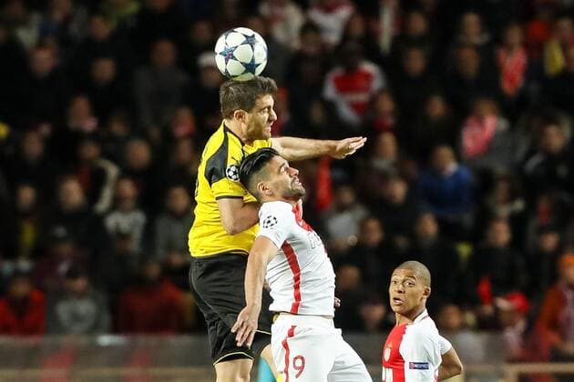 Monaco, Spain 19.04.2017, UEFA Champions League - 2016 17 Season, Quarter Final: Second leg, AS Monaco - BV Borussia Dortmund, Radamel Falcao (MCO) und Sokratis (BVB) im Zweikampf ( DeFodi048