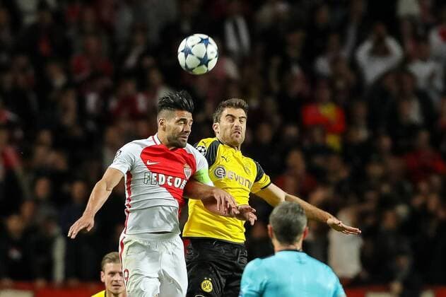 Monaco, Spain 19.04.2017, UEFA Champions League - 2016 17 Season, Quarter Final: Second leg, AS Monaco - BV Borussia Dortmund, Radamel Falcao (MCO) und Sokratis (BVB) im Zweikampf ( DeFodi048