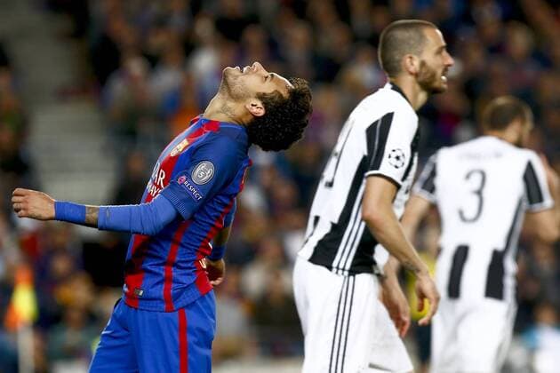 FC Barcelona Barca s Brazilian striker Neymar Jr (L) reacts after missing a goal opportunity during the UEFA Champions League quarter-final second leg match between FC Barcelona and Juventus at the Camp Nou stadium, in Barcelona, Catalonia, Spain, 19 April 2017. BARCELONA VS. JUVENTUS !ACHTUNG: NUR REDAKTIONELLE NUTZUNG!  Copyright: xQuiquexGarciax BCN001 20170419-636282374055880271