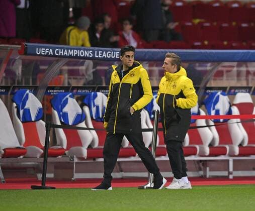 19.04.2017, Fussball Champions-League 2016 2017, Viertelfinale Rückspiel, AS Monaco - Borussia Dortmund, Im Stade Luis II in Monaco. Marc Bartra (li, Dortmund) ist beim Spiel als Zuschauer dabei. 