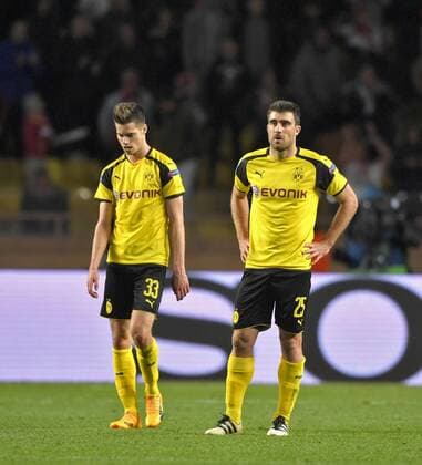 19.04.2017, Fussball Champions-League 2016 2017, Viertelfinale Rückspiel, AS Monaco - Borussia Dortmund, Im Stade Luis II in Monaco. v.li: Julian Weigl (Dortmund) und Sokratis (Dortmund) nachdenklich. 