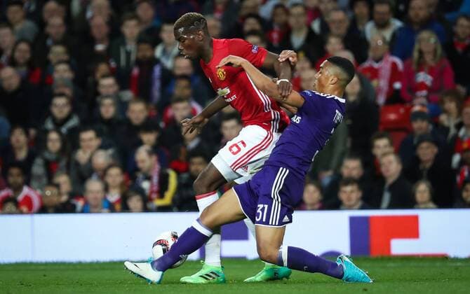 Manchester s Paul Pogba and Anderlecht s Youri Tielemans fight for the ball during the return leg game of the quarterfinals of the Europa League competition between UK team Manchester United ManU and Belgian soccer team RSC Anderlecht in Manchester, UK, Thursday 20 April 2017. First leg ended on a draw result 1-1 in Belgium. VIRGINIExLEFOUR  x05084083x