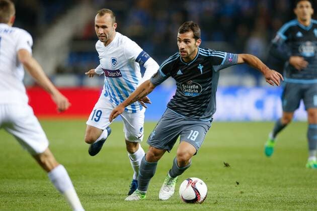 Genk s Thomas Buffel and Celta s Jonny fight for the ball during the return leg of quarterfinals in the Europa League competition between Belgian soccer team RC Genk and Spanish team Celta Vigo, Thursday 20 April 2017, in Genk. First leg ended on a 2-3 result in Spain. BRUNOxFAHY  x05084093x