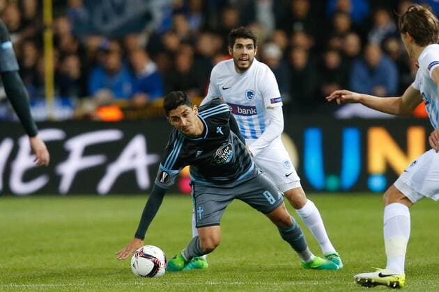 Celta s Pablo Hernandez and Genk s Alejandro Pozuelo fight for the ball during the return leg of quarterfinals in the Europa League competition between Belgian soccer team RC Genk and Spanish team Celta Vigo, Thursday 20 April 2017, in Genk. First leg ended on a 2-3 result in Spain. BRUNOxFAHY  x05084130x