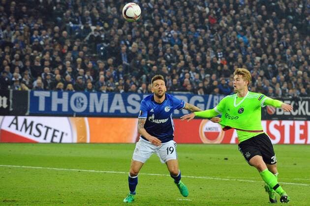 GER, UEFA EL, FC Schalke 04 (GER) vs Ajax Amsterdam (NED) 20.04.2017, Veltins-Arena, Gelsenkirchen, GER, UEFA EL, FC Schalke 04 (GER) vs Ajax Amsterdam (NED), im Bild von links: Guido Burgstaller ( Schalke 19 ), Matthijs de Ligt ( Amsterdam 36 ) Foto © nordphoto Treese nordphotoxTreese