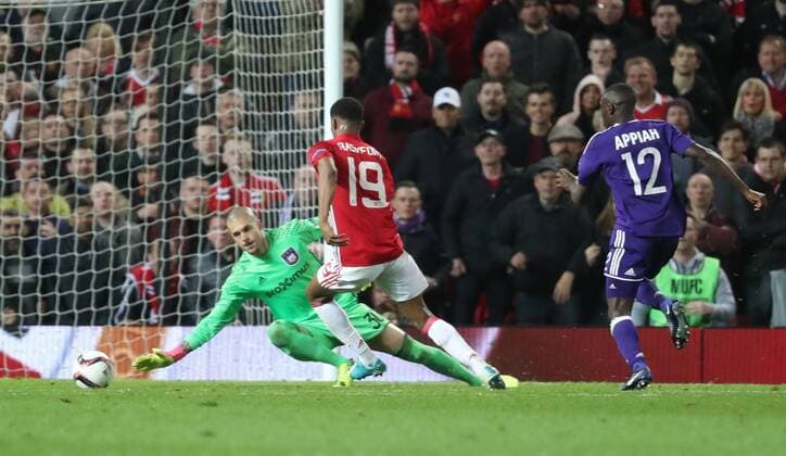 Anderlecht s goalkeeper Ruben Martinez and Manchester s Marcus Rashford fight for the ball during the return leg game of the quarterfinals of the Europa League competition between UK team Manchester United ManU and Belgian soccer team RSC Anderlecht in Manchester, UK, Thursday 20 April 2017. First leg ended on a draw result 1-1 in Belgium. VIRGINIExLEFOUR  x05084214x