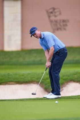 SAN ANTONIO, TX - APRIL 20: Bob Estes hits a birdie putt on the 16th hole during the first round of the Valero Texas Open at the TPC San Antonio Oaks Course in San Antonio, TX on April 20, 2017. (Photo by Daniel Dunn Icon Sportswire) GOLF: APR 20 PGA Golf Herren - Valero Texas Open - First Round Icon17042010 EDITORIAL USE ONLY