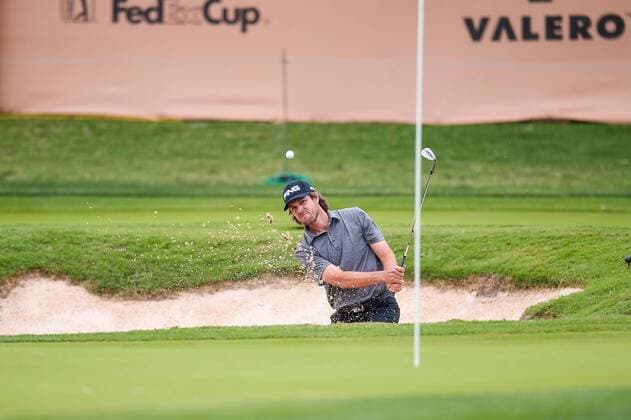 SAN ANTONIO, TX - APRIL 20: Aaron Baddeley hits out of the bunker in the middle of the 16th green during the first round of the Valero Texas Open at the TPC San Antonio Oaks Course in San Antonio, TX on April 20, 2017. (Photo by Daniel Dunn Icon Sportswire) GOLF: APR 20 PGA Golf Herren - Valero Texas Open - First Round Icon1704208 EDITORIAL USE ONLY