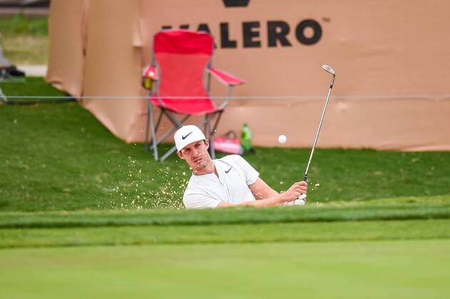 SAN ANTONIO, TX - APRIL 20: Robert Garrigus hits out of the bunker on the 16th hole during the first round of the Valero Texas Open at the TPC San Antonio Oaks Course in San Antonio, TX on April 20, 2017. (Photo by Daniel Dunn Icon Sportswire) GOLF: APR 20 PGA Golf Herren - Valero Texas Open - First Round Icon1704209 EDITORIAL USE ONLY