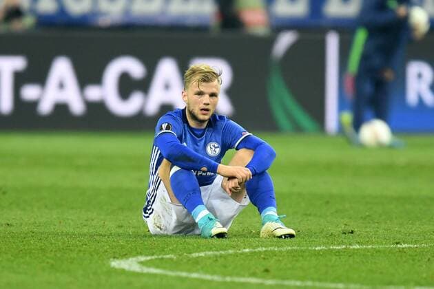 Fussball, UEFA Europa League, Saison 2016 2017, Viertelfinale , FC Schalke 04 vs Ajax Amsterdam 20.04.2017, Veltinsarena Gelsenkirchen, Johannes Geis, S04, Aktion, Einzelbild, enttäuscht,