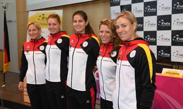 Fedcuptie Germany Ukraine in Stuttgart Germany German FedcupTeam from left:Julia Goerges ,Carina Witthoeft,Teamcaptain Barbara Rittner,Carina Witthoeft,Julia Goerges Rittner,,Laura Siegemund,Angelique Kerber