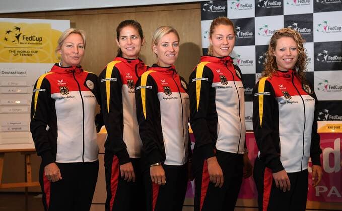 Fedcuptie Germany Ukraine in Stuttgart Germany German FedcupTeam from left:Teamcaptain Barbara Rittner,Julia Goerges ,Angelique Kerber,Carina Witthoeft,Laura Siegemund