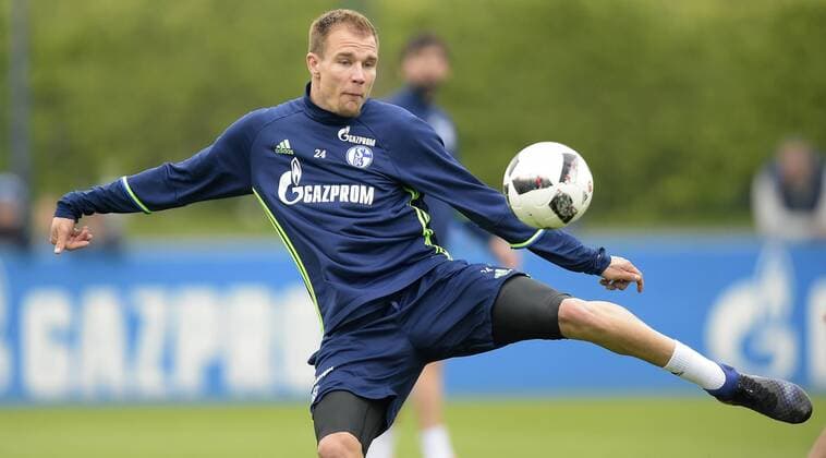 1.FUSSBALL - BUNDESLIGA SAISON 1016 2017 FC SCHALKE 04 S04 TRAINING GELSENKIRCHEN HOLGER BADSTUBER AKTION QUERFORMAT 21042017 Â