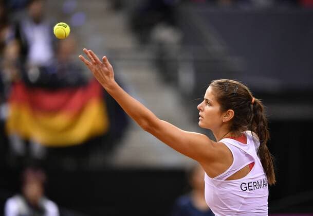 Julia Görges (GER) Aktion Aufschlag Tennis Damen Team Deutschland Germany Fed Cup Federations FedCup 2017 Deutschland vs Ukraine Porsche-Arena Stuttgart 22.04.2017 FedCup First Round Porsche-Arena Stuttgart 2017