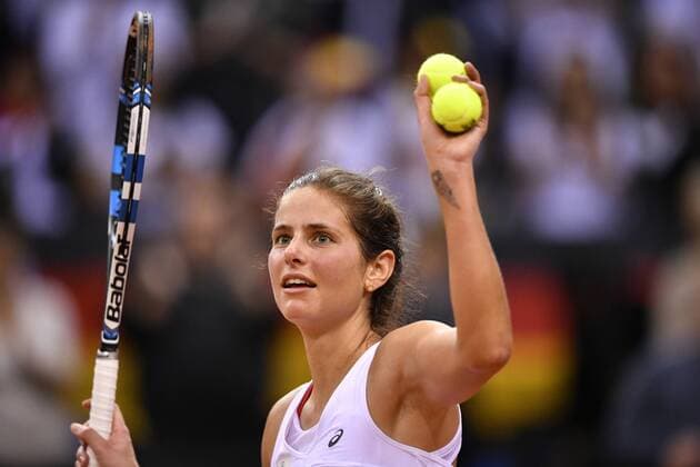 Bilder des Tages - SPORT Julia Görges (GER) Schlussjubel nach Sieg Tennis Damen Team Deutschland Germany Fed Cup Federations FedCup 2017 Deutschland vs Ukraine Porsche-Arena Stuttgart 22.04.2017 FedCup First Round Porsche-Arena Stuttgart 2017