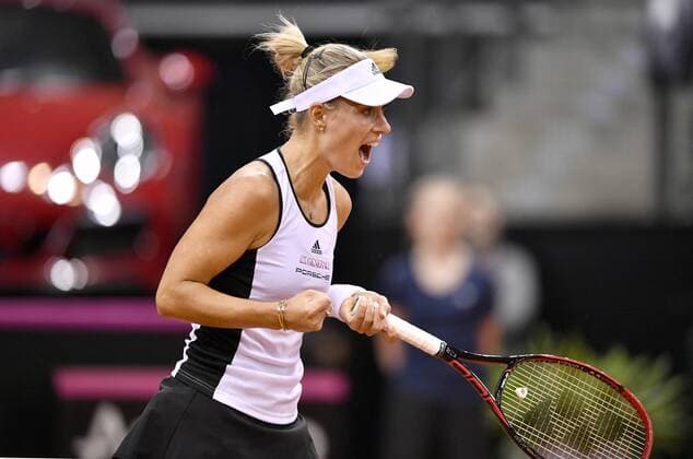 Angelique KERBER (GER) jubelt Jubel nach gewonnenem Match Tennis Damen Team Deutschland Germany Fed Cup Federations FedCup 2017 Deutschland vs Ukraine Porsche-Arena Stuttgart 22.04.2017 FedCup First Round Porsche-Arena Stuttgart 2017