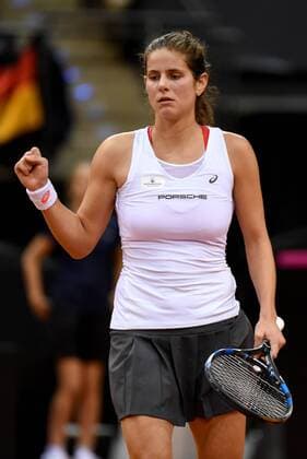 Jubel und Freude bei Julia Görges (GER). Deutschland, Stuttgart: Tennis, FedCup, Weltgruppe PlayOff: Deutschland vs Ukraine am 22.04.2017, Porsche Arena.