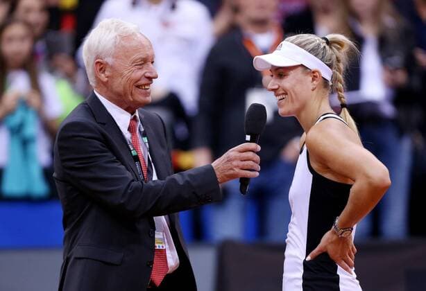 Stuttgart Tennis Fed Cup Deutschland vs. Ukraine, v.l. Moderator Hans-Jürgen Pohmann und Angelique Kerber (GER)
