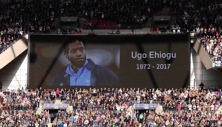 Bilder des Tages - SPORT April 22nd 2017, Wembley Stadium, London England; Emirates FA Cup semi-final Chelsea versus Tottenham Hotspur; Wembley Stadium observe a minutes applause before kick off, in memory of Uho Ehiogu, who sadly passed away this week xMarkxKertonx  ActionPlus11870811