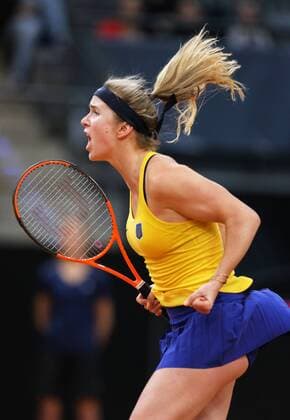 Stuttgart Tennis Fed Cup Deutschland vs. Ukraine, Elina Svitolina (UKR) jubelt über ihren Sieg und ballt die Fäuste
