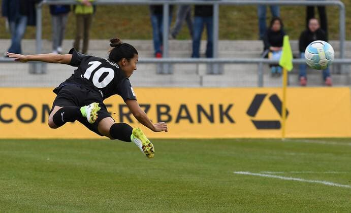 Themen der Woche - Sport Bilder des Tages - SPORT 23.04.2017, xblx, Fussball 1.Bundesliga Damen, 1.FFC Frankfurt - VfL Wolfsburg, emspor v.l. Yuki Nagasato (1.FFC Frankfurt) Frankfurt am Main