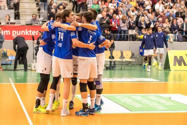 Volleyball Bundesliga: Finale Spiel 1 - VfB Friedrichshafen : Berlin Recycling Volleys, 23.04.2017 Volleyball Bundesliga: Finale Spiel 1 - VfB Friedrichshafen : Berlin Recycling Volleys am 23.04.2017 in Friedrichshafen, ZF Arena, Deutschland xUSx