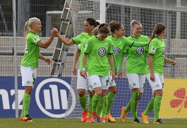 23.04.2017, xblx, Fussball 1.Bundesliga Damen, 1.FFC Frankfurt - VfL Wolfsburg, emspor v.l. Goal scored, Tor zum 1:2, celebrate the goal, Torjubel Frankfurt am Main