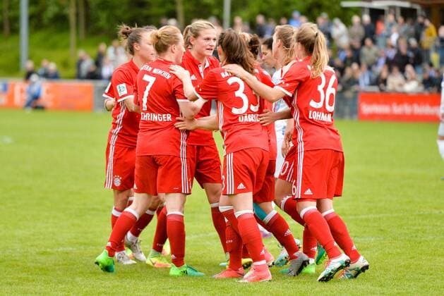 Jubel, Freuen, celebrate, happy, cheer , Goal Celebration FC Bayern München 0:1, Fussball, Allianz Frauen-Bundesliga,MSV Duisburg - FC Bayern München, xmkx