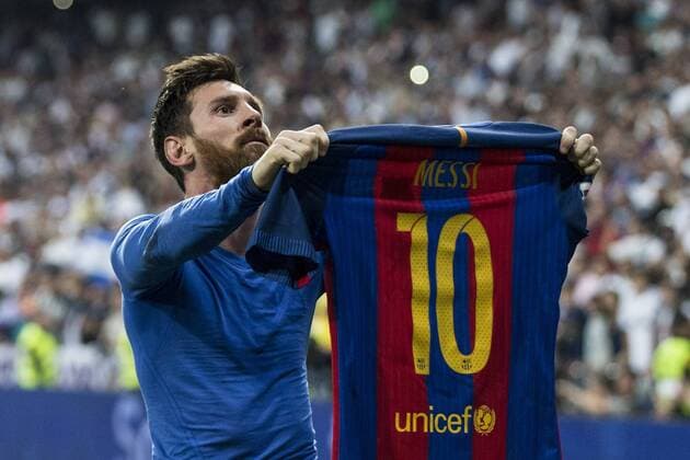 Themen der Woche - Sport Bilder des Tages - SPORT Leo Messi of FC Barcelona Barca celebrates after scoring a goal during the match of La Liga between Real Madrid and Futbol Club Barcelona at Santiago Bernabeu Stadium in Madrid, Spain. April 23, 2017.  (20170423050)