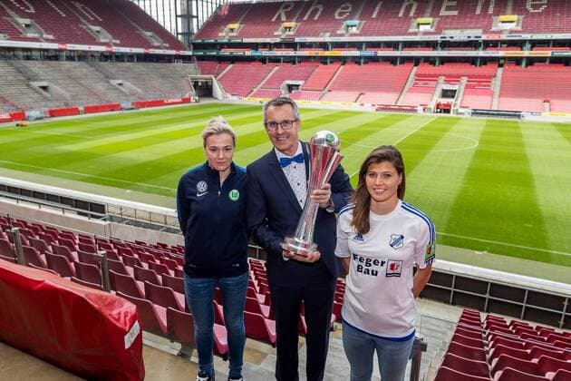 Pressekonferenz zum DFB-Pokalfinale der Frauen am 25. April 2017 im RheinEnergie Stadion in Köln. Zsanett Jakabfi ( VfL Wolfsburg ), Andreas Wolter ( Bürgermeister der Stadt Köln ), Claire Savin ( SC Sand ) Das Pokalfinale findet am 27. Mai 2017 zwischen SC Sand und dem VfL Wolfsburg in Köln statt. Pressekonferenz - DFB Pokalfinale der Frauen