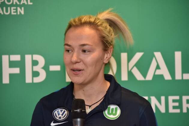 Zsanett Jakabfi, Fussball Spielerin des Vfl Wolfsburg am 25.04.2017 in Köln bei der Pressekonferenz zum DFB Pokalfinale der Frauen zwischen SC Sand und dem Vfl Wolfsburg das am 27.05.2017 im Rheinenergie Stadion in Köln stattfindet.