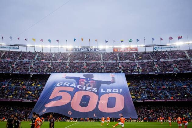 Themen der Woche - SPORT Bilder des Tages - SPORT April 26th 2017, Nou Camp, Barcelona, Spain, La Liga football, FC Barcelona Barca versus CA Osasuna; Banner for Leo Messi of FC Barcelona celebrates his goal 500 in FC Barcelona xActionxPlusx  ActionPlus11872286