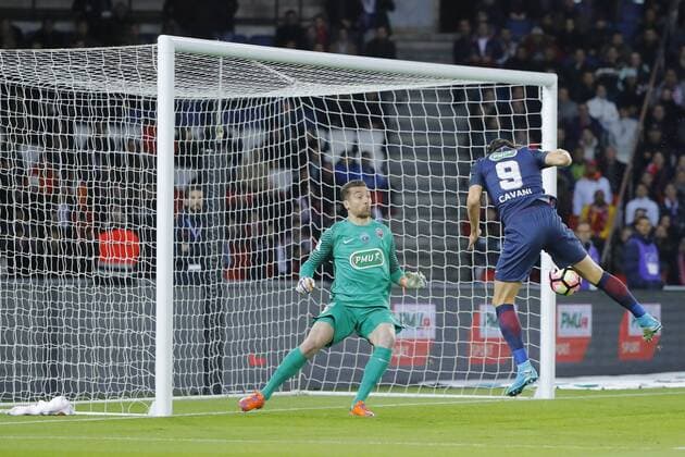 Edinson Roberto Paulo Cavani Gomez (psg) (El Matador) (El Botija) (Florestan) loupe sa tete pour marquer contre Morgan DE SANCTIS (AS Monaco FC) FOOTBALL : PSG vs AS MONACO - 1 2 Finale Coupe de France - 26 04 2017 StephaneAllaman Panoramic 