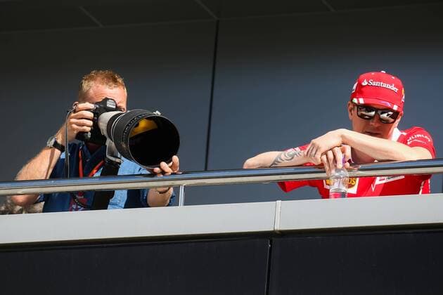 Formel 1, GP von Russland SOCHI, RUSSIA - APRIL 27, 2017: Scuderia Ferrari F1 team driver Kimi Raikkonen (R) in a paddock area at the Sochi Autodrom racing circuit ahead of the 2017 Formula One Russian Grand Prix. Vyacheslav Prokofyev TASS  TS049DA2