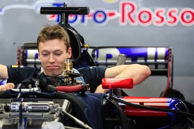Formel 1, GP von Russland SOCHI, RUSSIA - APRIL 27, 2017: Toro Rosso Formula One driver Daniil Kvyat of Russia sits in a racing car in a paddock area at the Sochi Autodrom racing circuit ahead of the 2017 Formula One Russian Grand Prix. Vyacheslav Prokofyev TASS  TS049D9C