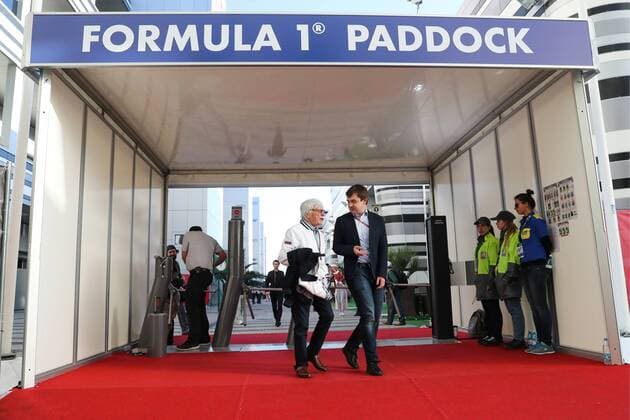 Formel 1, GP von Russland SOCHI, RUSSIA - APRIL 27, 2017: Bernard Charles Bernie Ecclestone, president of the Formula One Management and Formula 1 Administration (FOA), and Formula 1 Russian Grand Prix promoter Sergey Vorobyev (L-R front) in a paddock at the Sochi Autodrom racing circuit ahead of the 2017 Formula One Russian Grand Prix. Vyacheslav Prokofyev TASS  TS049E6D