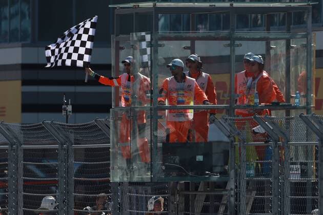 Motorsports: FIA Formula One World Championship WM Weltmeisterschaft 2017, Grand Prix of Russia, Finish Flag Sotschi Russia xHOCHxZWEIx