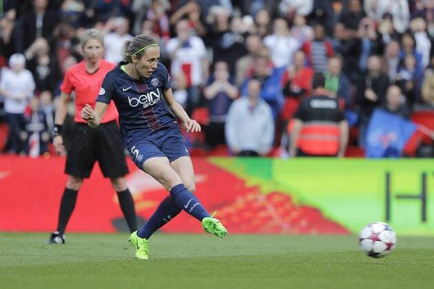 Fußball, CL, Damen, Paris St. Germain - FC Barcelona Sabrina Delannoy (PSG women) inscrit un but sur penalty, joie FOOTBALL : Paris SG vs FC Barcelone - UEFA Ligue des Champions feminines - 1 2 Finale - 29 04 2017 StephaneALLAMAN Panoramic 