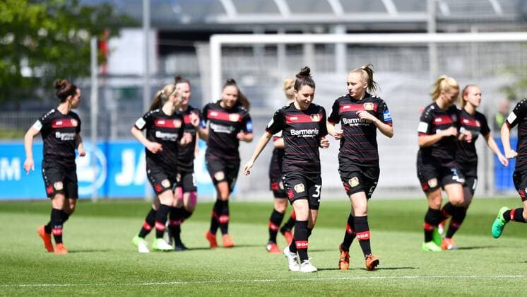 Jubel, Freuen, celebrate, happy, cheer , Goal Celebration Bayer 04 Leverkusen nach 1:0, Fussball, Allianz Frauen-Bundesliga, Bayer 04 Leverkusen - 1.FFC Frankfurt, xmkx