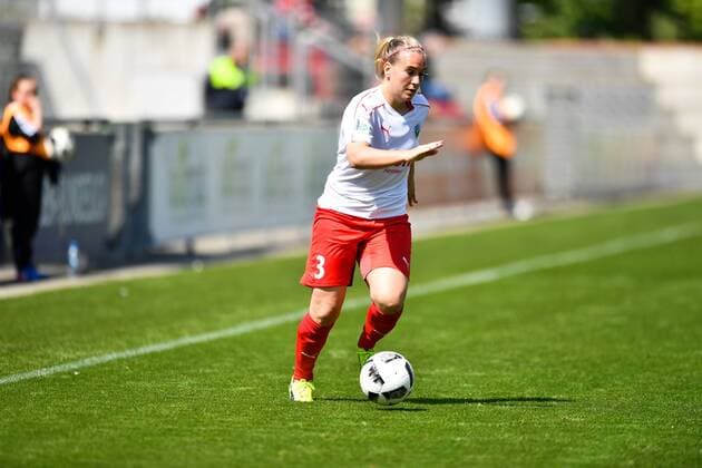 Laura Störzel (1.FFC Frankfurt) (3) mit Ball im Vorwärtslauf, Fussball, Allianz Frauen-Bundesliga, Bayer 04 Leverkusen - 1.FFC Frankfurt, xmkx