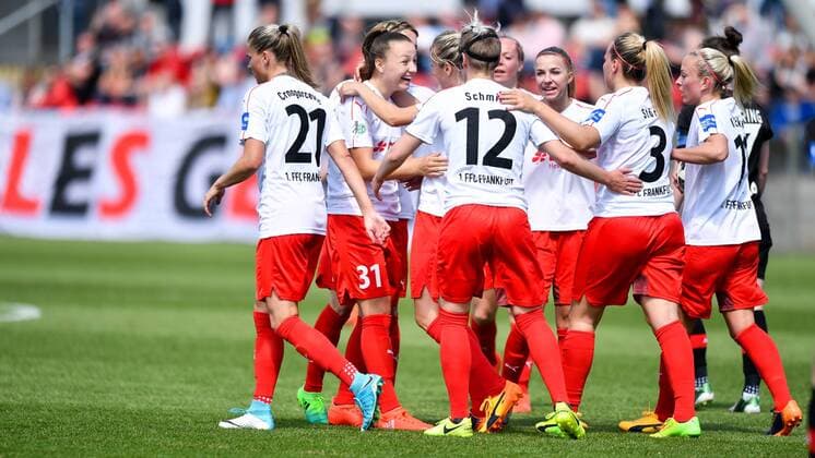 Jubel, Freuen, celebrate, happy, cheer , Goal Celebration 1. FFC Frankfurt 1:1 Torschützin Tanja Pawollek (1.FFC Frankfurt) (31) strahlt in der Mitte, Fussball, Allianz Frauen-Bundesliga, Bayer 04 Leverkusen - 1.FFC Frankfurt, xmkx
