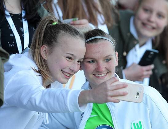 Autogramme und Selfies mit Alexandra Popp (VfL Wolfsburg)