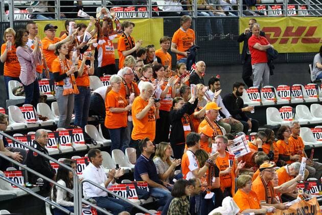Volleyball, Herren, Saison 2016 17, CEV Champions League Final Four in Rom, Spiel um Platz 3, BR Volleys - Civitanova, der Fanclub 7. Mann feuert die BR Volleys an, 30.04.17, Copyright: xMichaelxHundtx xMatthiasxKochx