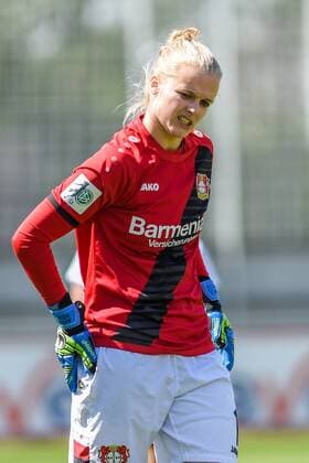 Anna Klink (Torfrau Bayer 04 Leverkusen, 1) mit Schmerzen nach Zweikampf, Fussball, DFB-Pokal, Halbfinale, Bayer 04 Leverkusen - 1. FFC Frankfurt, xmhx