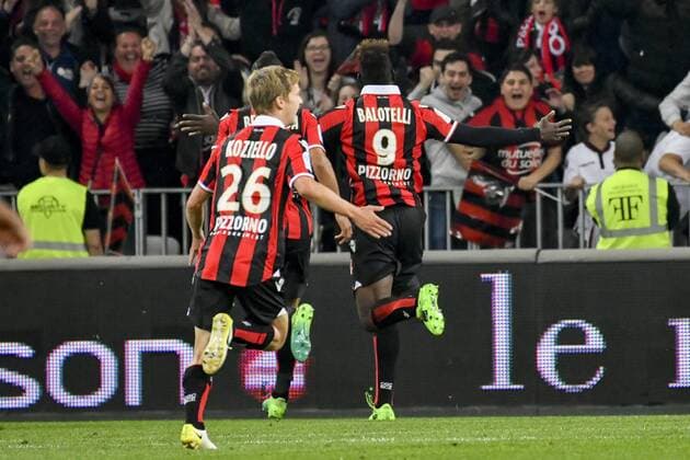 Joie OGC Nice - Mario Balotelli (OGC Nice) FOOTBALL : OGC Nice vs Paris SG - Ligue 1 - 30 04 2017 NorbertScanella Panoramic 