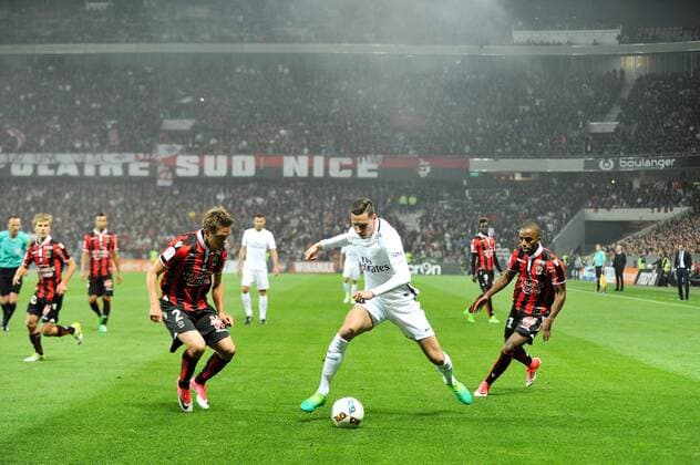 23 JULIAN DRAXLER (psg) - 02 ARNAUD SOUQUET (nice) - 21 RICARDO PEREIRA (nice) - SUPPORTERS FOOTBALL : Nice vs Paris SG - Ligue 1 - 30 04 2017 FEP Panoramic 